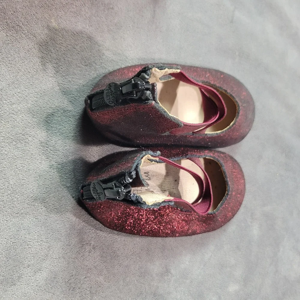 Monkey Feet sparkling red